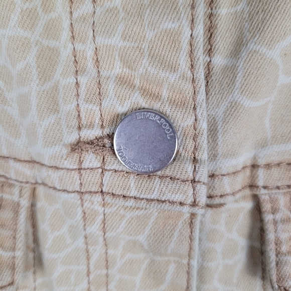 LIVERPOOL | stretch denim animal giraffe print button-up jean jacket - Picture 4 of 10
